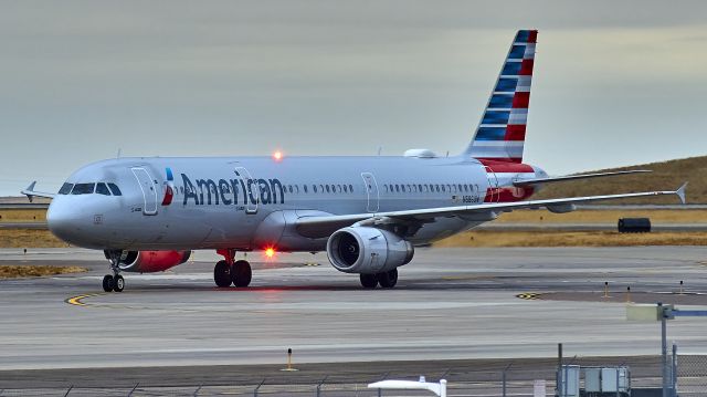 Airbus A321 (N586UW)