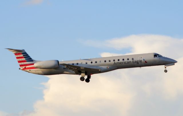 Embraer ERJ-145 (N651AE)