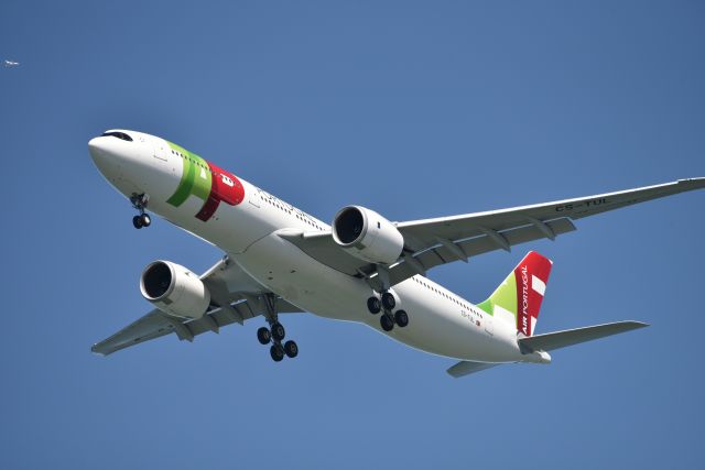 Airbus A330-300 (CS-TUL)