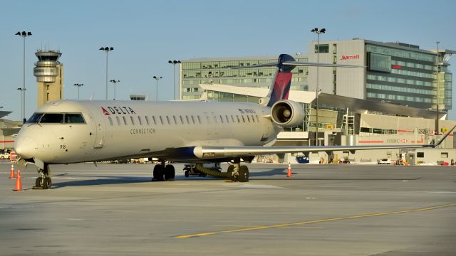 Canadair Regional Jet CRJ-900 (N916XJ)