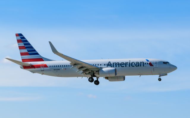 Boeing 737-800 (N848NN) - N848NN br /B738 CN:31103 br /AAL2359 GUA-MIA br /2017-05-03 KMIA RWY 9