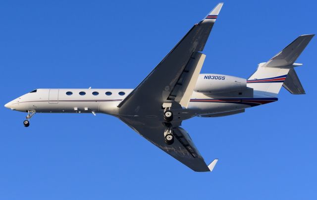 Gulfstream Aerospace Gulfstream V (N830GS) - Final Approach