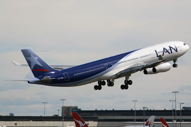 Airbus A340-300 (CC-CQE) - from my "Sydney 2007" archives