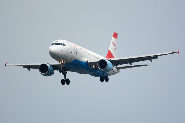Airbus A320 (OE-LBU)