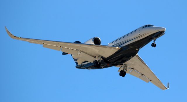 Cessna Citation X (N737FL) - On Final 30L  09-18-16