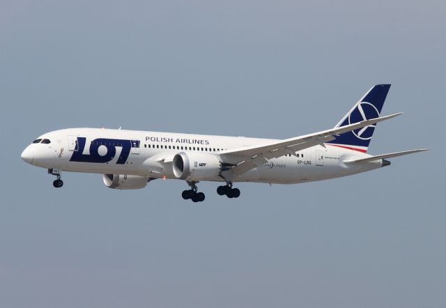 Boeing 787-8 (SP-LRG)