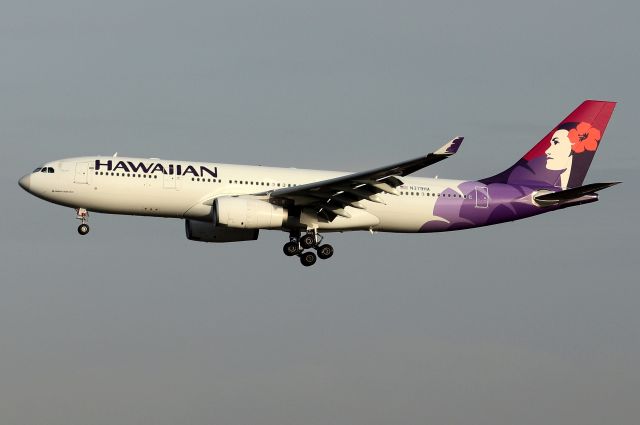 Airbus A330-200 (N379HA) - 'Hawaiian 50' arriving from Honolulu on 22L