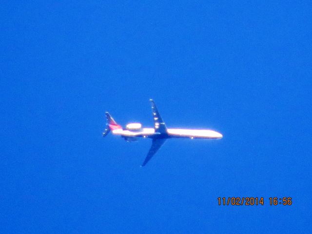 McDonnell Douglas MD-90 (N923DN) - Delta Airlines flight 2442 from DEN to ATL over Baxter Springs Kansas (78KS) at 33,000 feet.