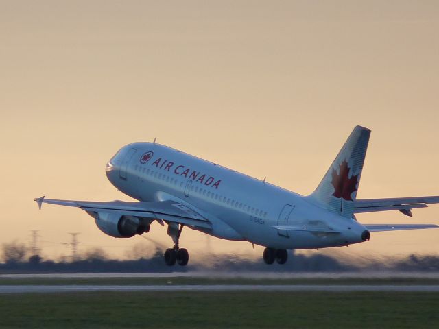 Airbus A320 (C-GAQX) - taking off of #25