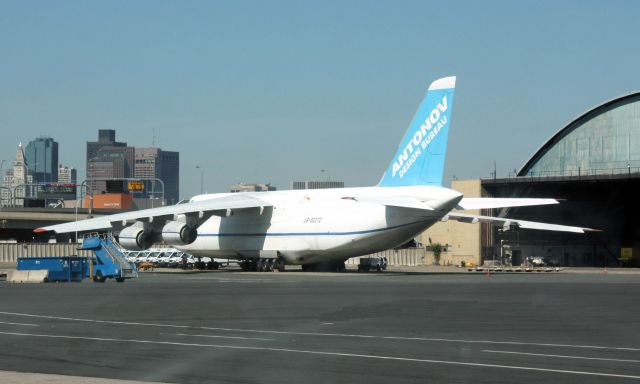 Antonov An-124 Ruslan (UR-82072)