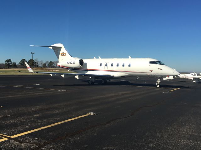 Bombardier Challenger 300 (N200JB)