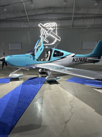 Cirrus SR-22 (N374RL)