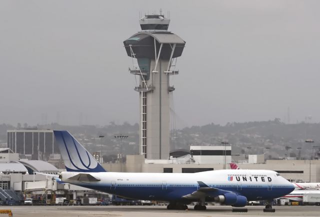 Boeing 747-400 (N177UA)