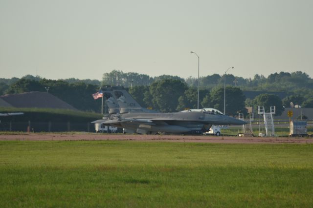 Lockheed F-16 Fighting Falcon — - 114th FW, 2 F-16's awaiting rest of flight for the first morning sortie from KFSD - 6-9-2012