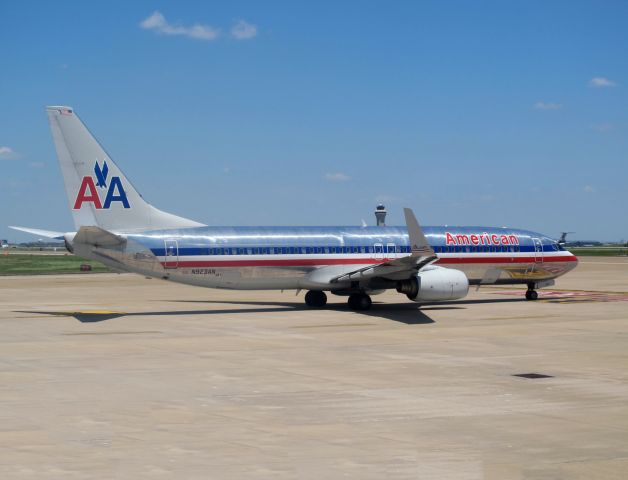 Boeing 737-800 (N923AN)