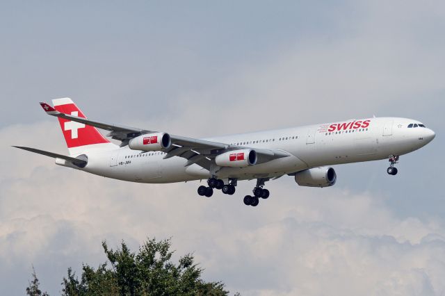 Airbus A340-300 (HB-JMH)