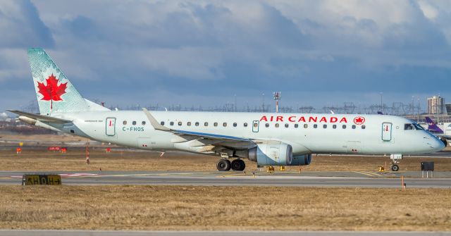 Embraer ERJ-190 (C-FHOS) - AC1037 off to Denver