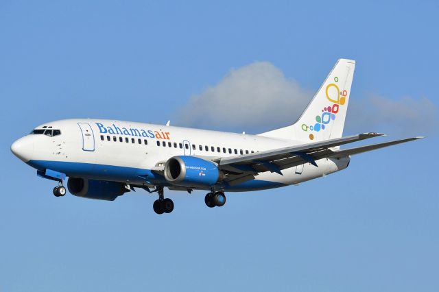 Boeing 737-500 (C6-BFC)