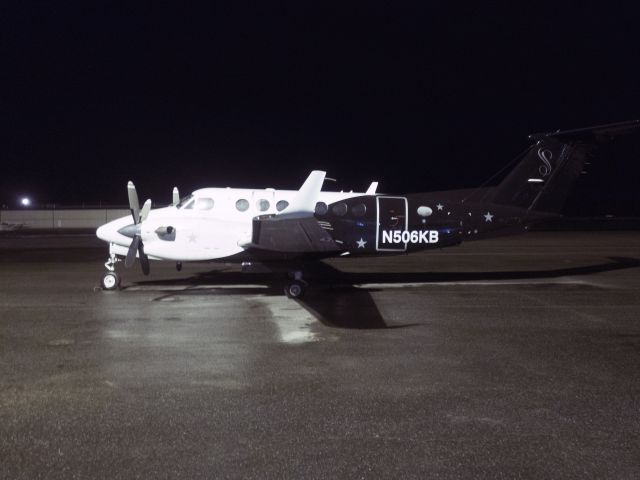 Beechcraft Super King Air 300 (N506KB) - 9 NOV 2017. Early morning departure.