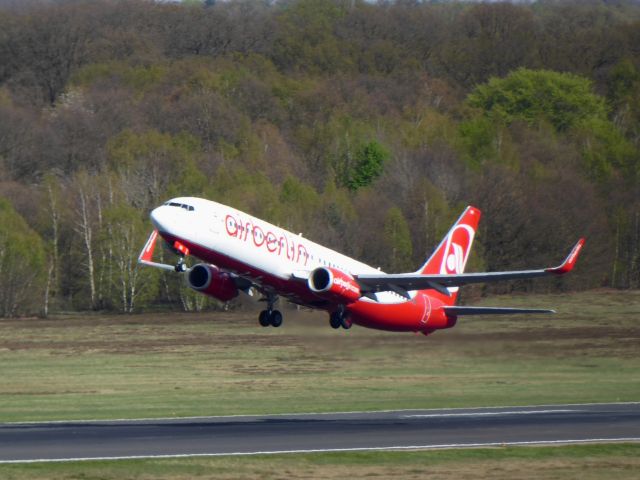 Boeing 737-800 (D-ABKN) - Air Berlin B737-800(WL) D-ABKN takeoff from 32R CGN. 17.04.2016.