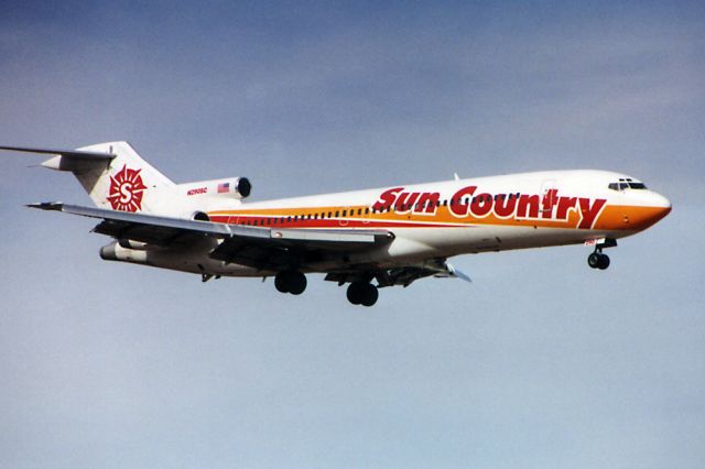 BOEING 727-200 (N290SC) - Oct. 2000 - short final for 09R