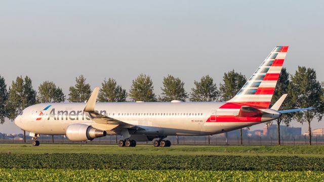 BOEING 767-300 (N381AN)