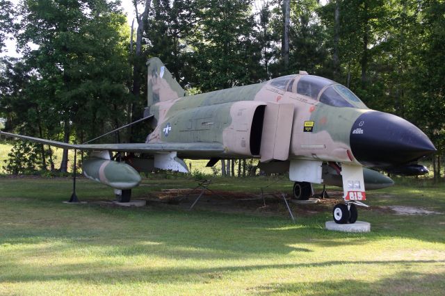 McDonnell Douglas F-4 Phantom 2 —