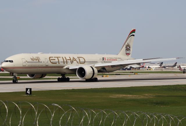 BOEING 777-300ER (A6-ETH)