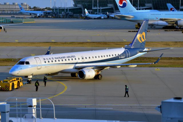 Embraer ERJ-190 (B-16827)