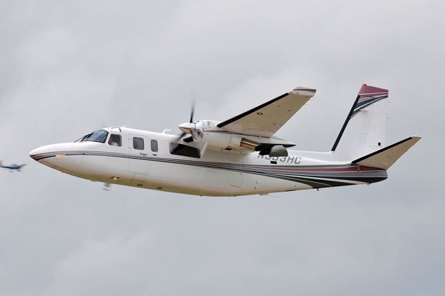 Rockwell Turbo Commander 690 (N333HC) - Departing from Amarillo, TX while a Tomahawk enters the downwind just off the nose