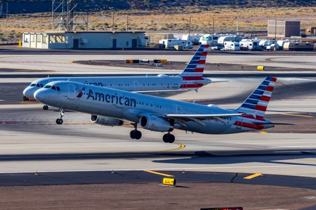Airbus A321 (N509AY) - American Airlines A321 taking off from PHX on 11/28/22. Taken with a Canon 850D and Tamron 70-200 G2 lens.