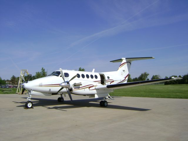 Beechcraft Super King Air 200 (N351CB)