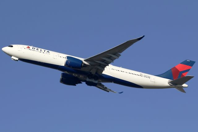 Airbus A330-900 (N404DX)