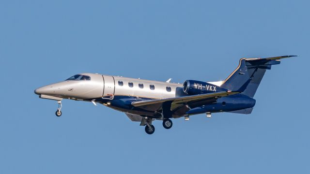 Embraer Phenom 300 (VH-VKX)