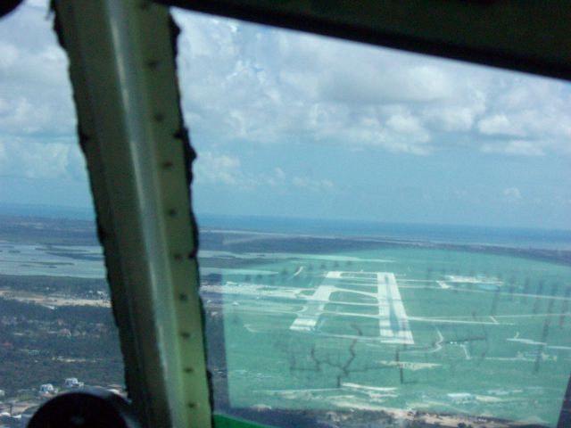 Piper Cherokee Arrow (N3925T) - Nassau Bahamas on approach