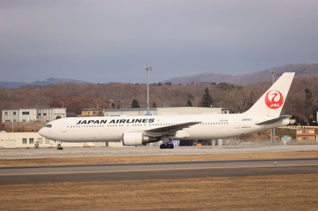 BOEING 767-300 (JA656J) - March 12, 2023:HND-HKD.