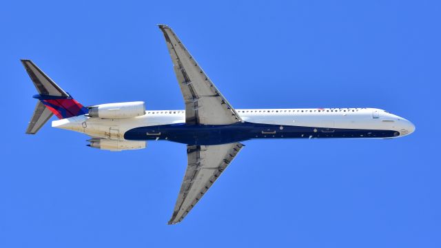 McDonnell Douglas MD-88 (N903DE) - Delta Airlines MD-88 (N903DE) performs a go-around at KRDU Rwy 5L on 10/21/2018 at 2:11 pm.