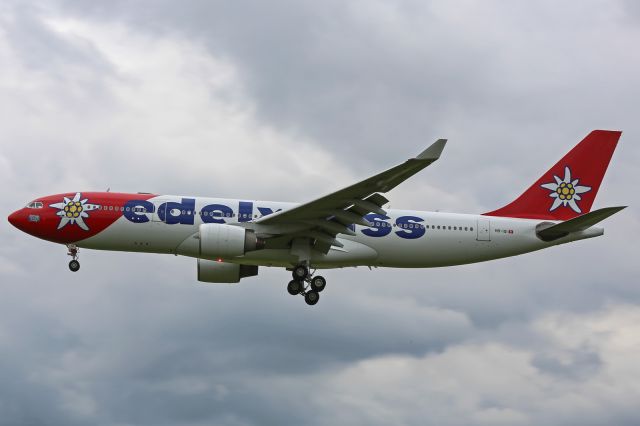 Airbus A330-200 (HB-IQI)