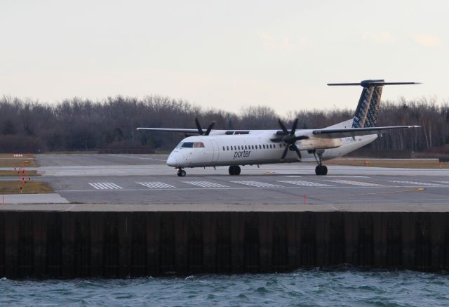 de Havilland Dash 8-400 (C-FLQY)