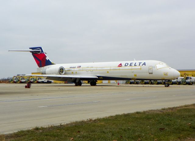 Boeing 717-200 (N968AT) - A delta 717 up at Wilmington Airpark that is all taped up sitting on the ramp