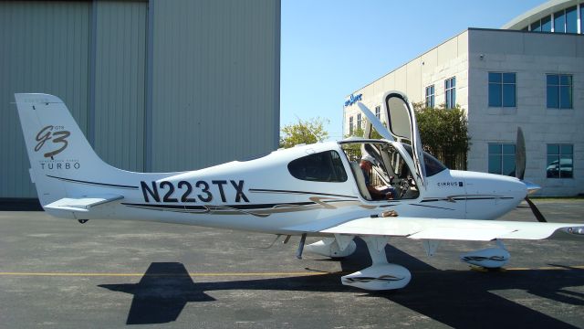 Cirrus SR-22 (N223TX)