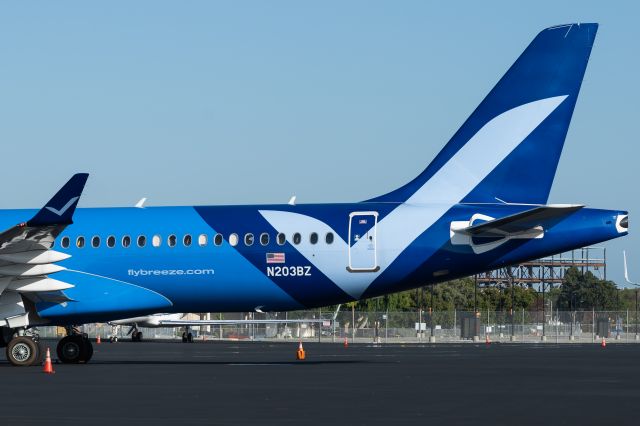 Airbus A220-300 (N203BZ)