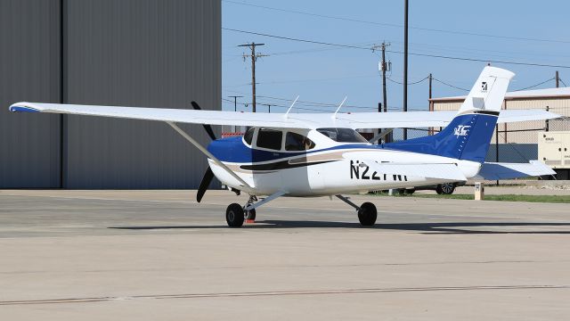 Cessna Skylane (N227WF)