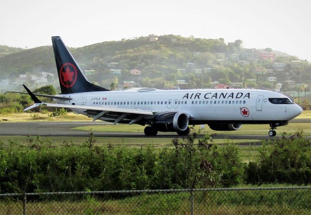 Boeing 737 MAX 8 (C-FTJV)