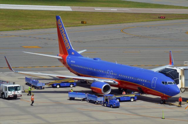 Boeing 737-800 (N8609A)