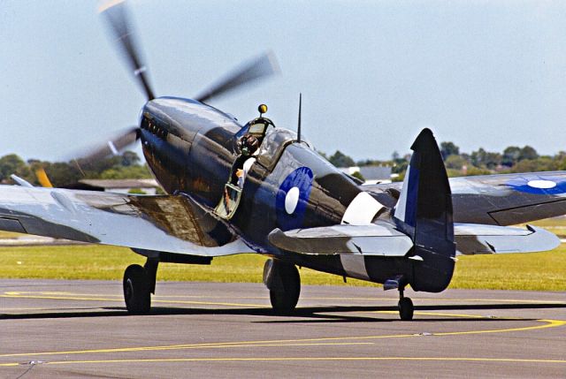 SUPERMARINE Spitfire (VH-HET) - Spitfire Mk 9