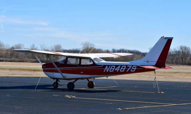 Cessna Skyhawk (N84879) - Cessna 172K Skyhawk N84879 in Ann Arbor 