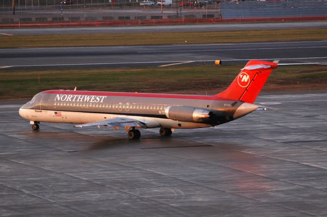 McDonnell Douglas DC-9-40 (N753NW)