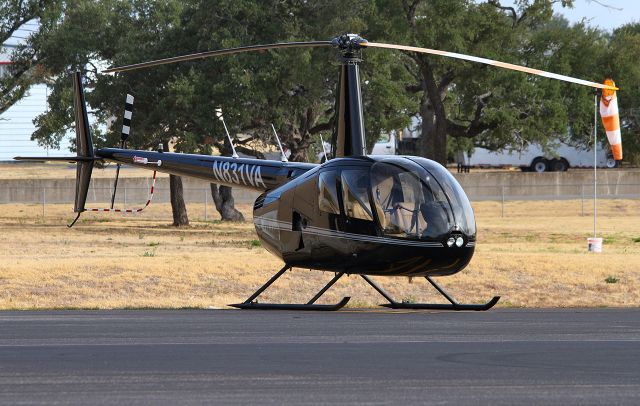 Robinson R-44 (N831VA)