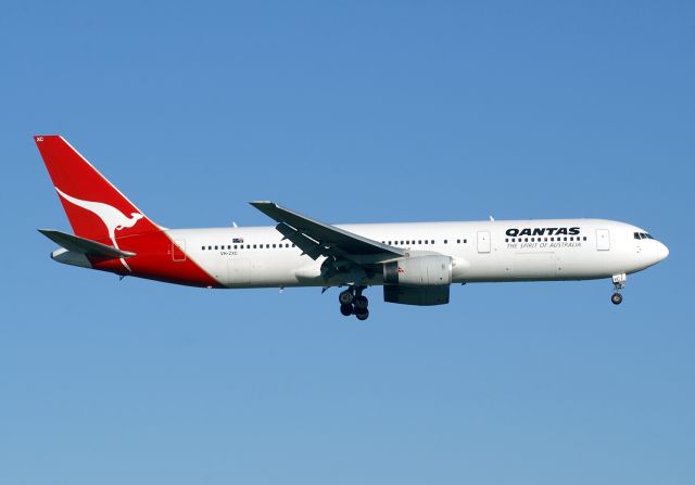 BOEING 767-300 (VH-ZXC)